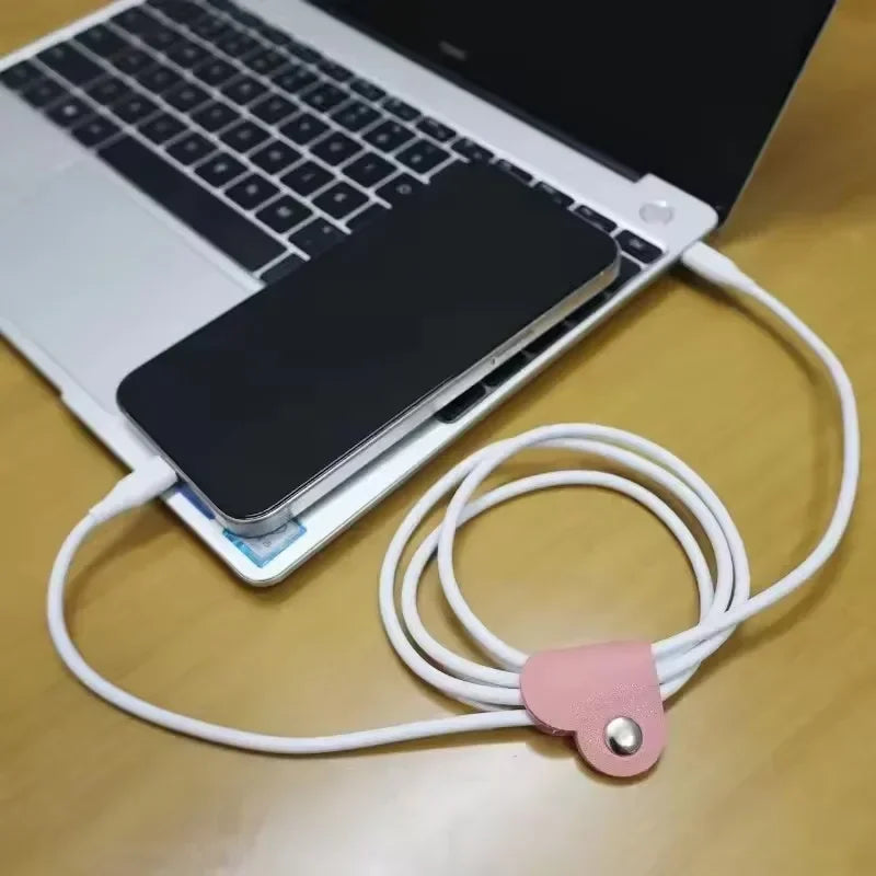 PU Leather Heart-Shaped Cable Organizer & Headphone Clip Cable Organizer Clip Richie's