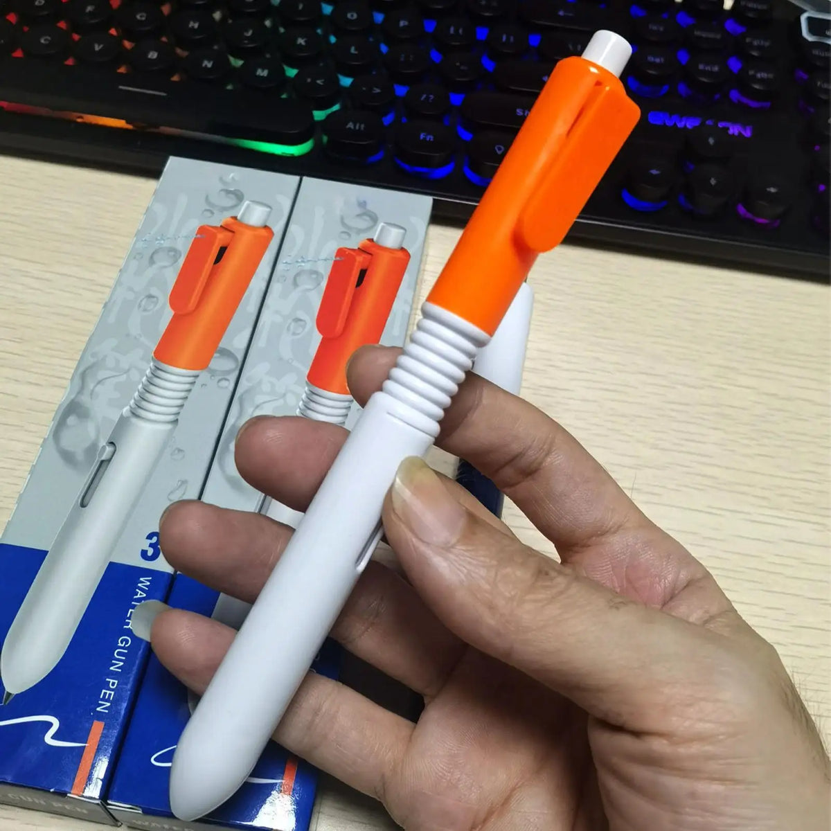 Squirt Pen Prank Water Spray Pen – Fun Gag Gift & School Toy Prank Gag Toy Richie's