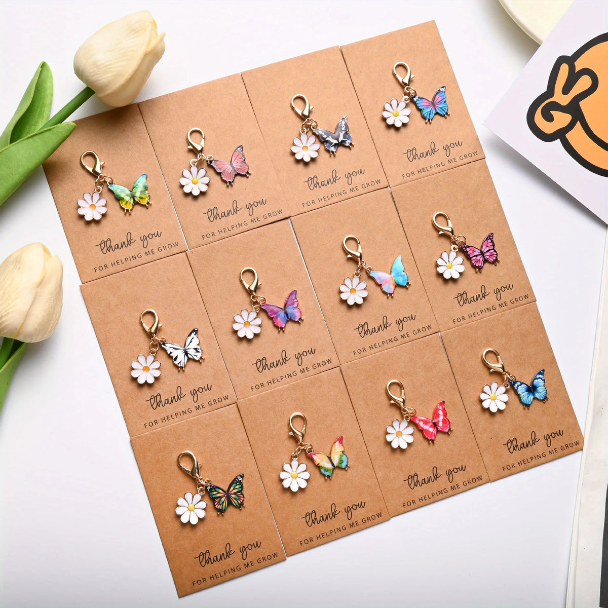 Butterfly Daisy Keychain Pendant – Zinc Alloy Gift Charm Keychain Pendant Richie's random pattern 1pc